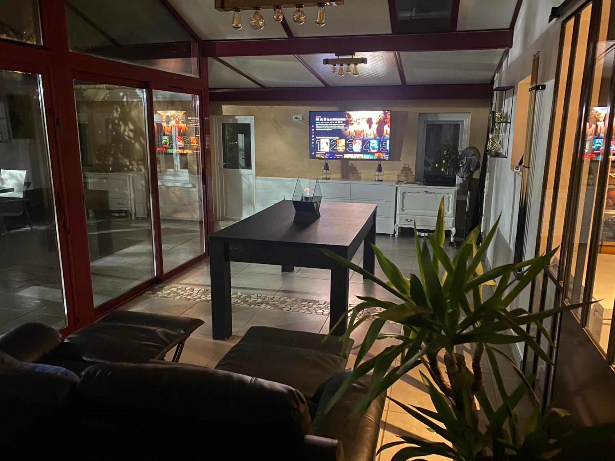 Dependance Avec Billard A Proximite Zenith Rouen Hotel Le Grand Quevilly Bagian luar foto